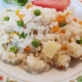 じゃが芋入り鶏肉の洋風炊き込みご飯♪